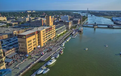 Photo used for Green Bay